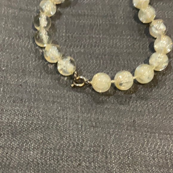 Vintage iridescent, clear ground beaded necklace - Picture 3 of 4